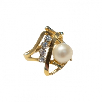 Pearl & Diamonds Ring